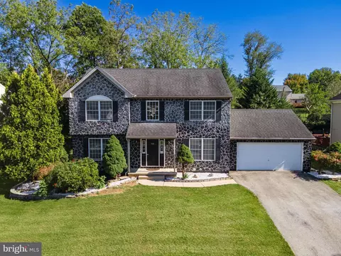 932 Pennsylvania St, Whitehall, PA 18052