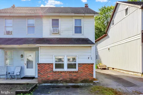 134 E Penn Ave, Alburtis, PA 18011