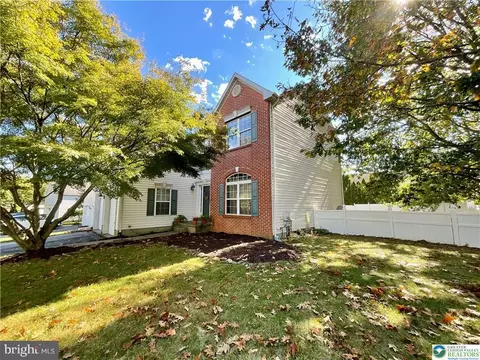 6716 Iroquois Trl, Allentown, PA 18104