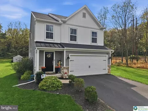 9524 Newtown Rd, Breinigsville, PA 18031