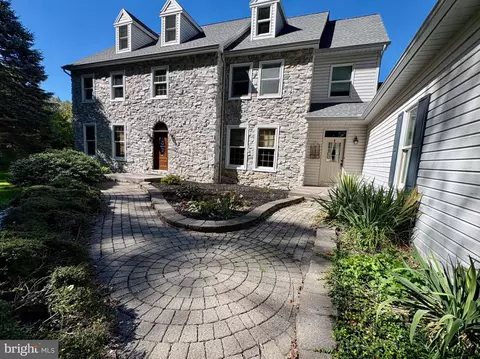 5008 Chestnuthill Rd, Center Valley, PA 18034