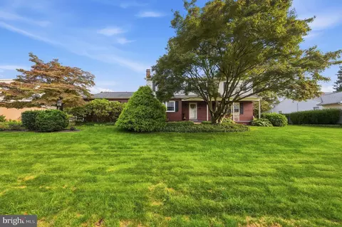 932 Donald Dr, Emmaus, PA 18049