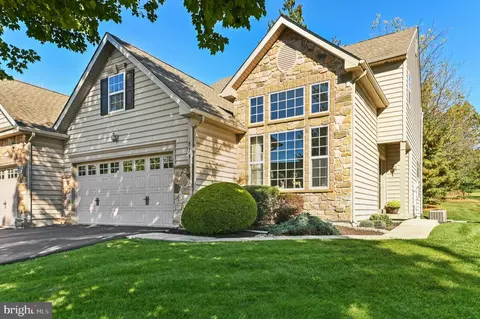 933 Spring White Dr, Breinigsville, PA 18031