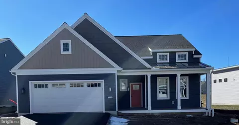 1216 Mosaic Dr #412, Lebanon, PA 17042