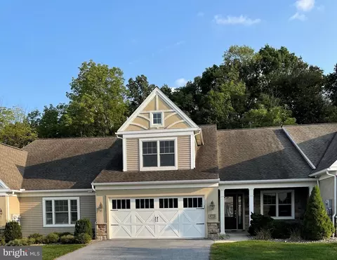 1054 Villa Dr #313, Lebanon, PA 17042