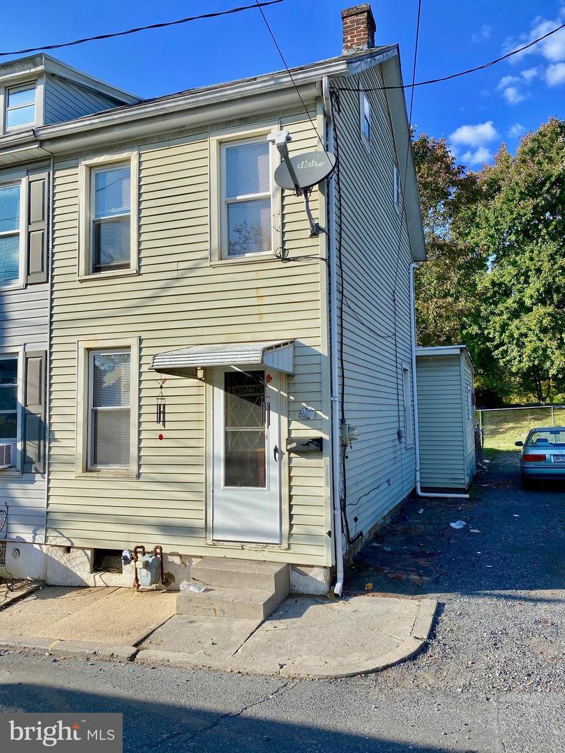  1345-1347 Monument St, Lebanon, PA 17046 photo 2