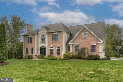 105 Club Ter, Lebanon, PA 17042
