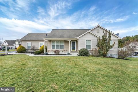 857 Walnut Crest Dr, Lebanon, PA 17046