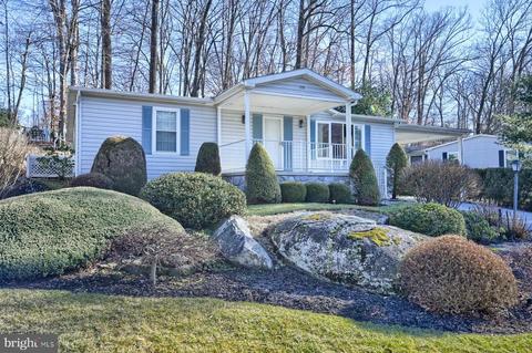225 Maple Ave, Manheim, PA 17545