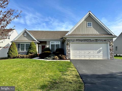 506 Waterside Cir, Lebanon, PA 17042