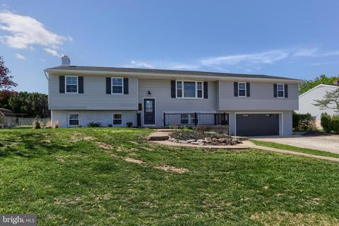 914 Kochenderfer Rd, Lebanon, PA 17046