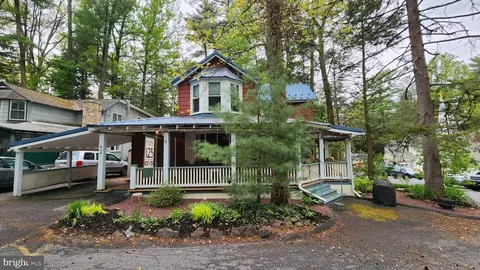404 3rd St, Mount Gretna, PA 17064