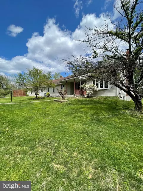 10 North St, Newmanstown, PA 17073