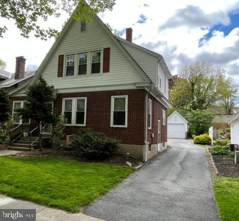 36 E Chestnut St, Cleona, PA 17042