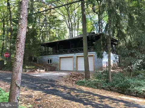 102 Chicago Ave, Mount Gretna, PA 17064