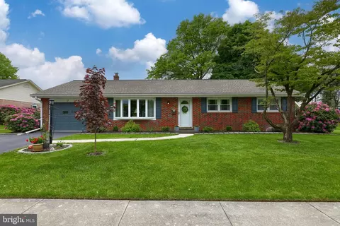 17 Holly Dr, Palmyra, PA 17078