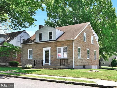 34 W High St, Annville, PA 17003