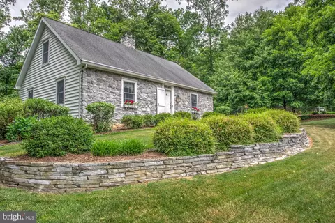 569 Woodland Cir, Mount Gretna, PA 17064