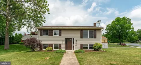103 W Walnut St, Cleona, PA 17042