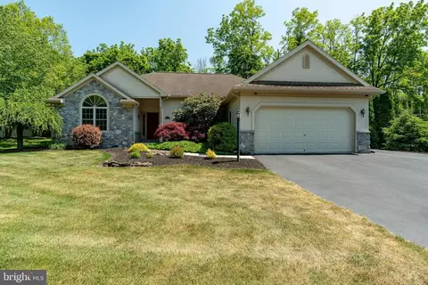 5224 Elizabethtown Rd, Palmyra, PA 17078