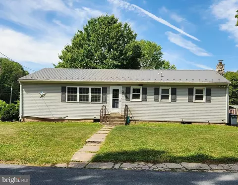 108 Mountain Trail Rd, Newmanstown, PA 17073