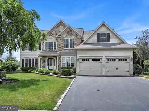 142 Pickwick Cir, Palmyra, PA 17078
