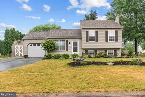 113 W Brookfield Dr, Lebanon, PA 17046
