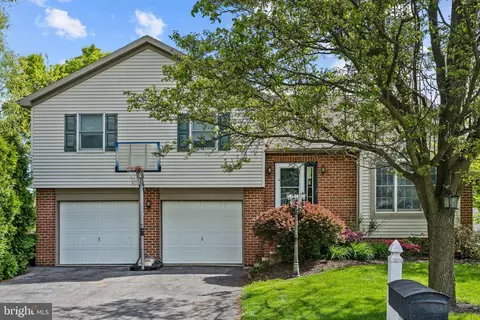 406 Gold Finch Dr, Palmyra, PA 17078