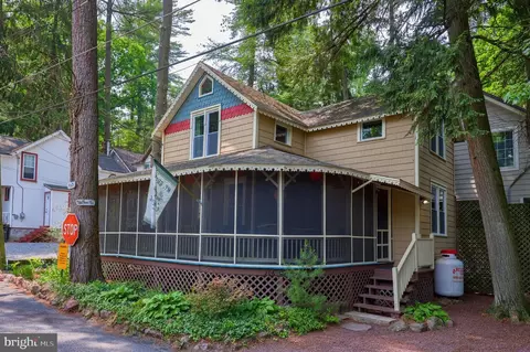 206 1st St, Mount Gretna, PA 17064