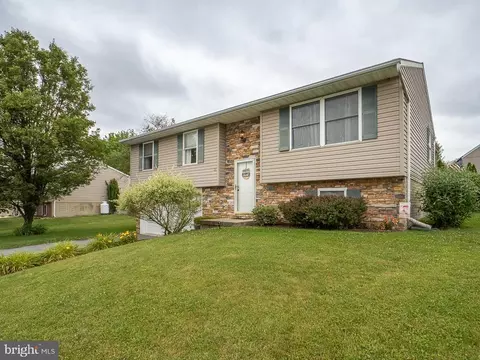 20 Abbey Ln, Newmanstown, PA 17073
