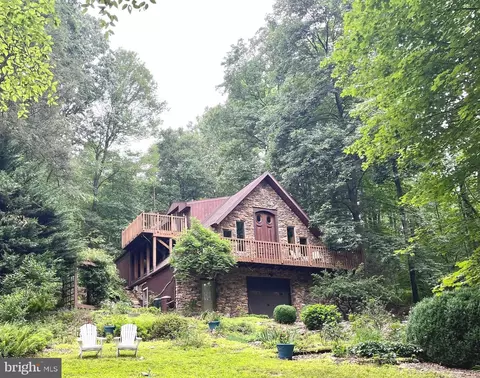 25 Log Cabin Dr, Grantville, PA 17028