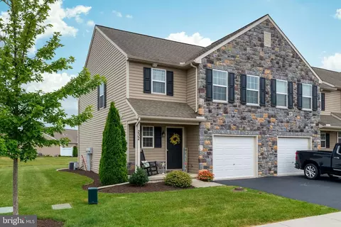 232 S Village Cir, Palmyra, PA 17078