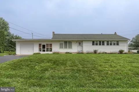 147 E Chestnut St, Jonestown, PA 17038