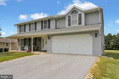 16 Meadow Dr, Newmanstown, PA 17073