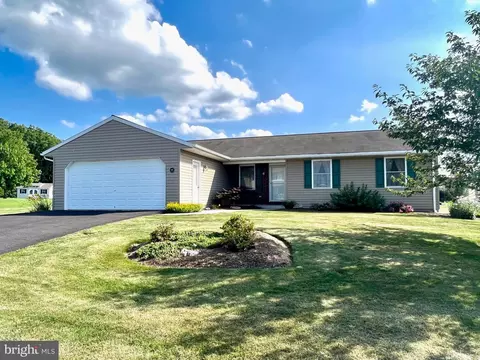 121 Sweetwater Ln, Newmanstown, PA 17073