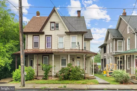 247 W Main St, Palmyra, PA 17078
