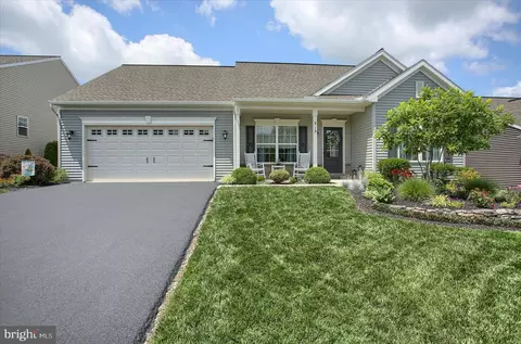 915 Sweetbay Ln, Lebanon, PA 17046