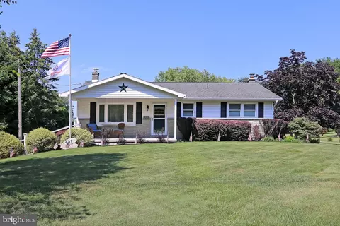 909 Hilltop Rd, Myerstown, PA 17067