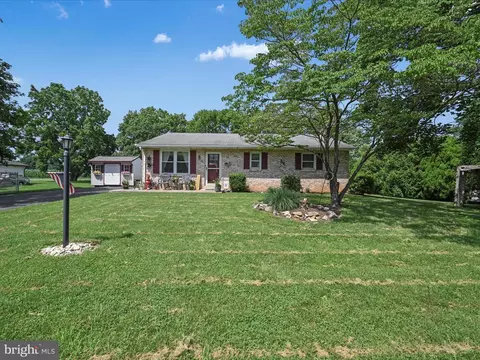 113 Horseshoe Dr, Annville, PA 17003