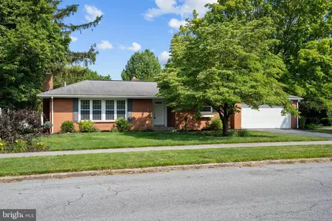 631 E Oak St, Palmyra, PA 17078