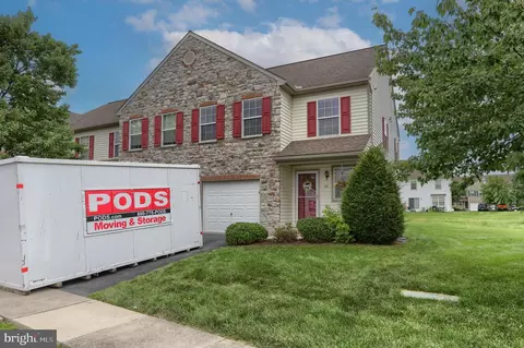 32 N Village Cir, Palmyra, PA 17078