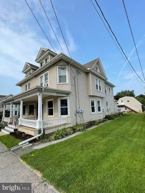 321 S College St, Myerstown, PA 17067