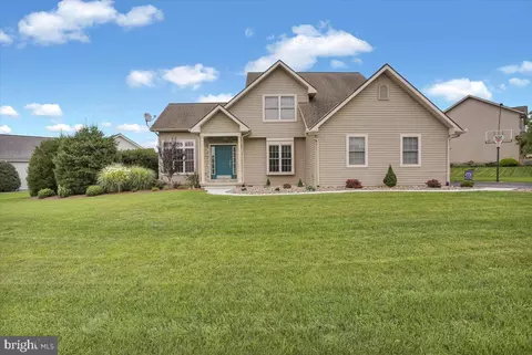 19 Norfolk Ln, Lebanon, PA 17042