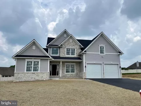 219 Daisy Dr, Lebanon, PA 17046