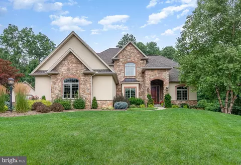 1392 Fox Hill Dr, Palmyra, PA 17078