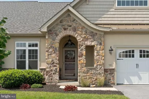 560 Springbrook Dr, Palmyra, PA 17078