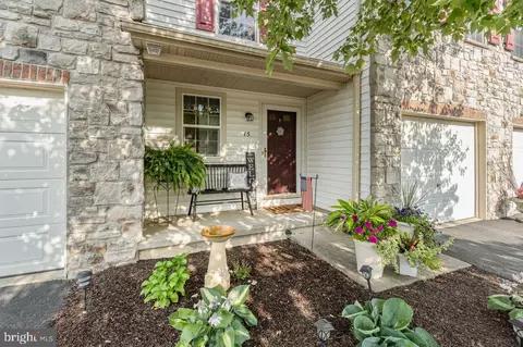 15 N Village Cir, Palmyra, PA 17078