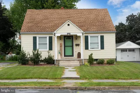 231 W Locust St, Cleona, PA 17042