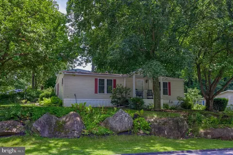 223 Maple Ave, Manheim, PA 17545