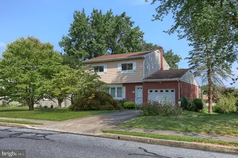 209 W Park Ave, Myerstown, PA 17067